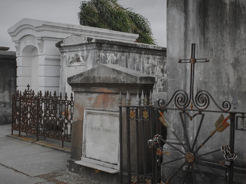 St Louis Cemetery - Pustly.Com