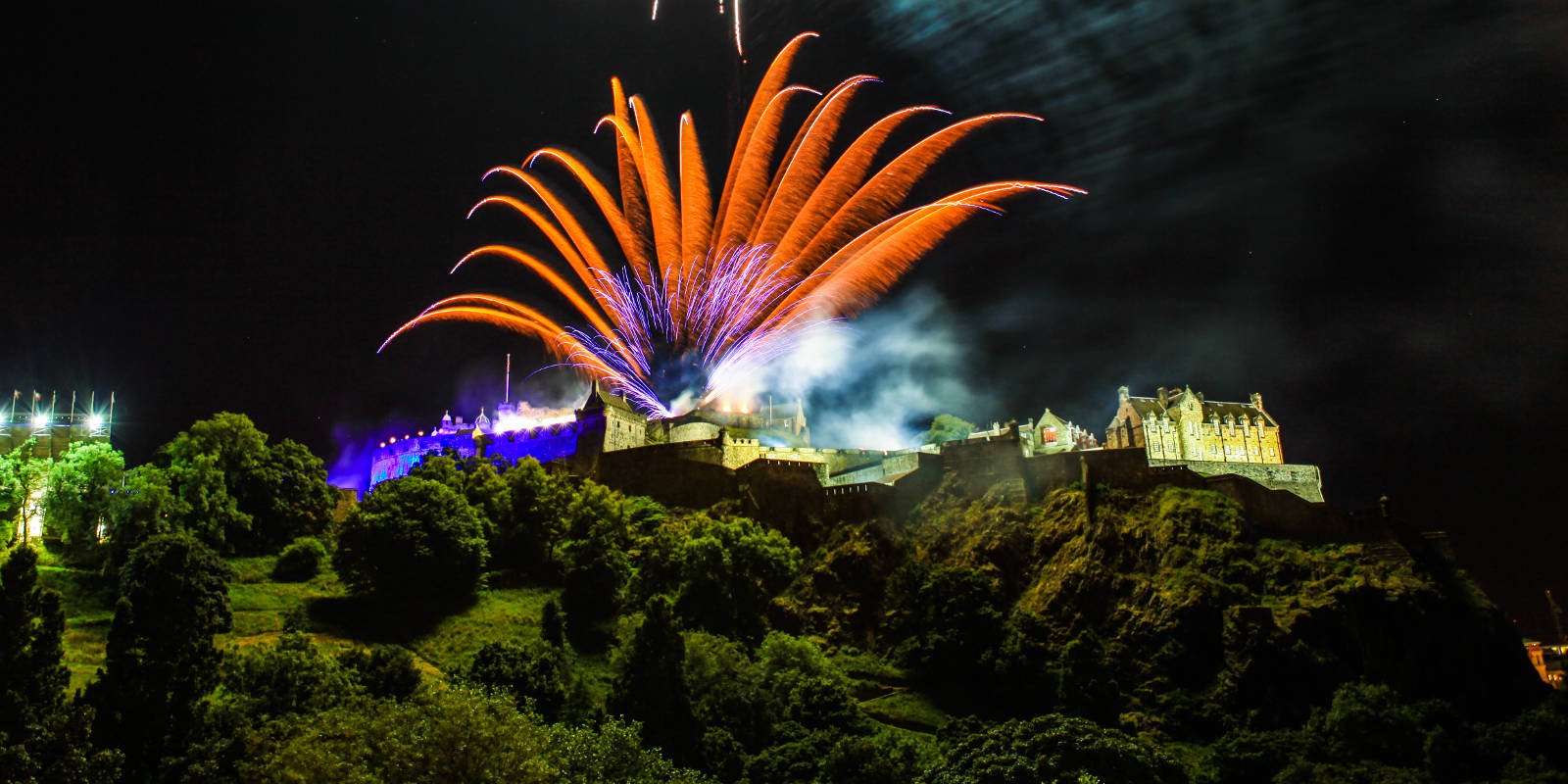 Princes Street Gardens Edinburgh Castle Festival Finale Fireworks - Pustly.Com