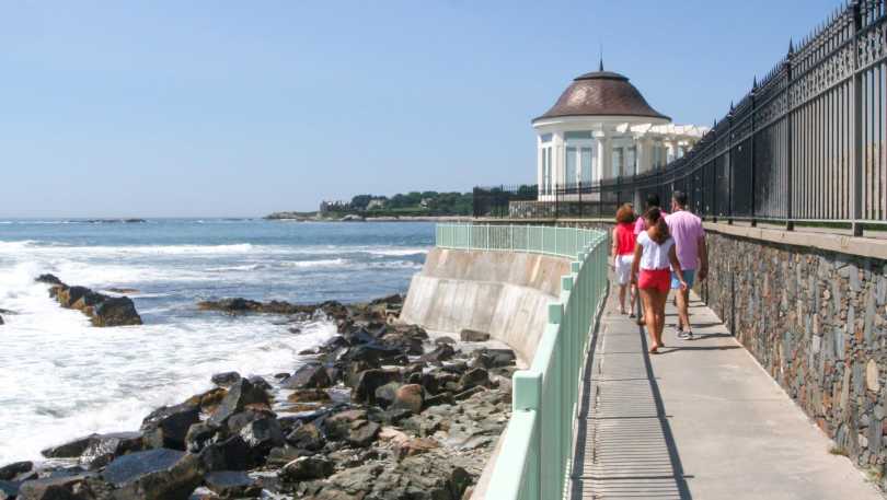 The Cliff Walk in Newport Rhode Island - Pustly.Com