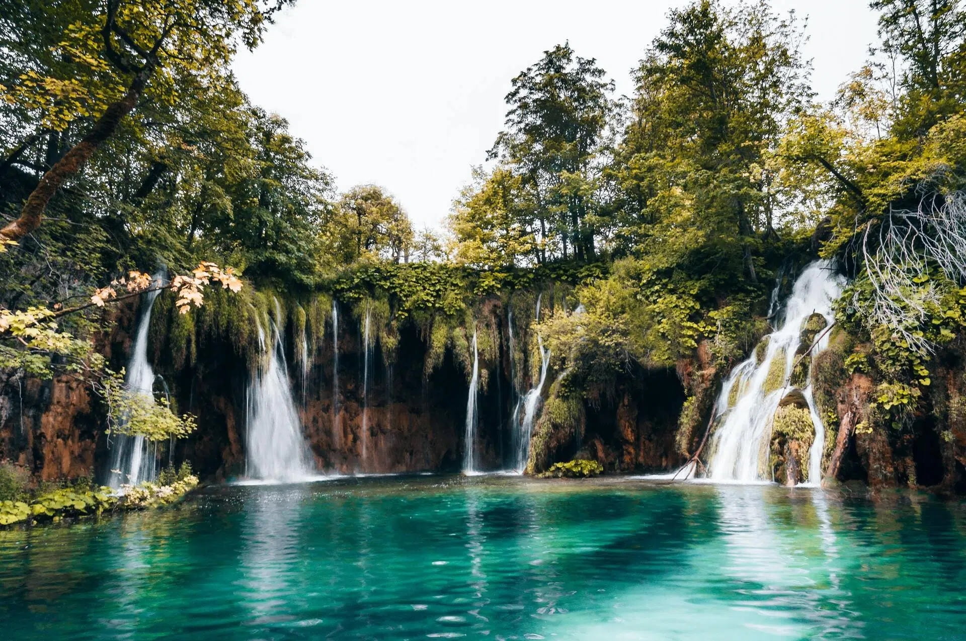 10 Incredibly Clear Lakes In The World And Why They’re So Clear !