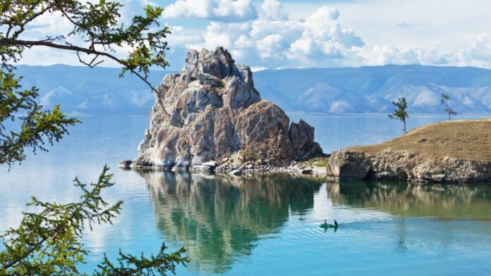 10 Incredibly Clear Lakes In The World And Why They’re So Clear !
