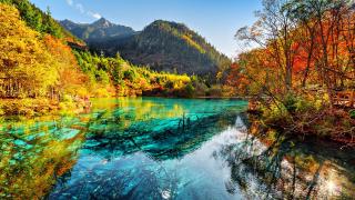 10 Incredibly Clear Lakes In The World And Why They’re So Clear !